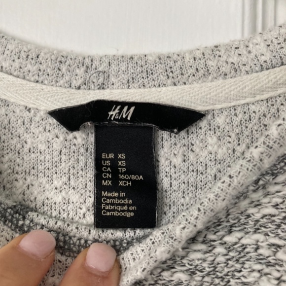 H&M Grey Sweater Size S Size 4 - Picture 3 of 3